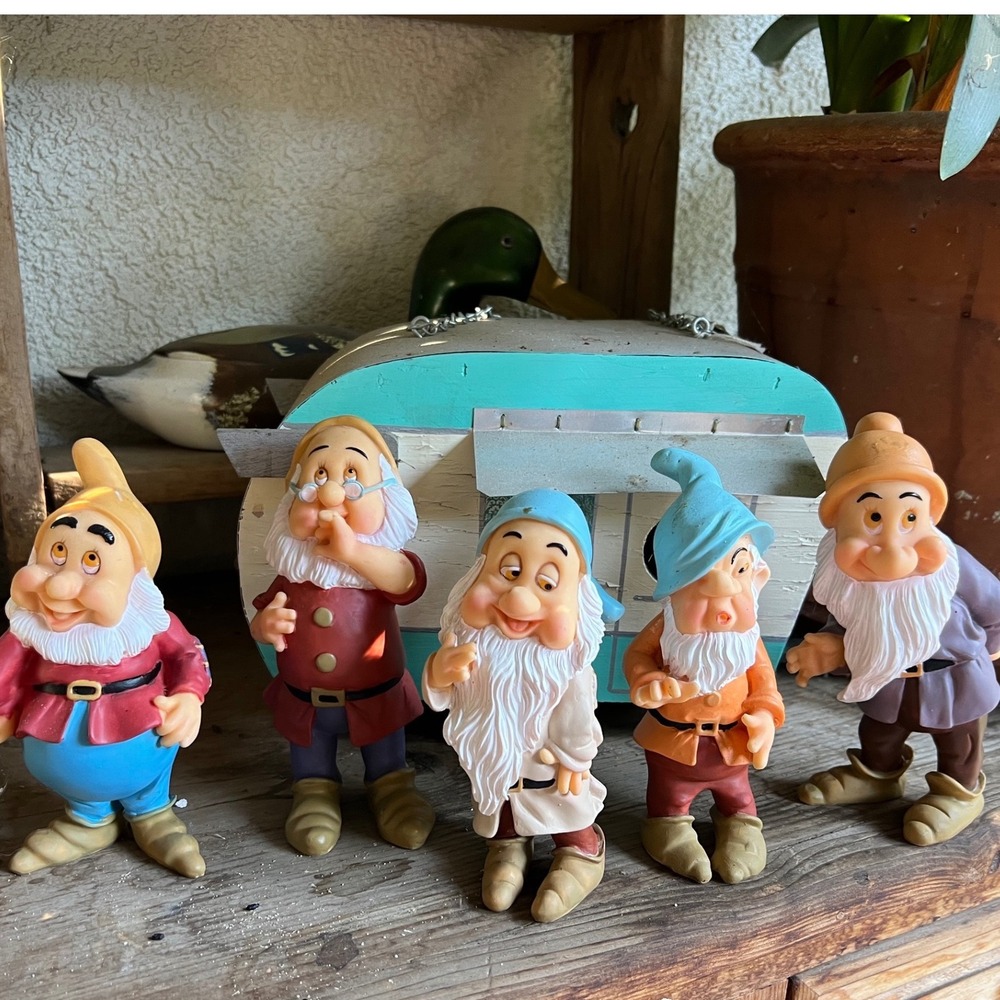 Vintage Disney Snow White Seven Dwarfs Figurines Set of 5 Doc Happy Sneezy 5.5"